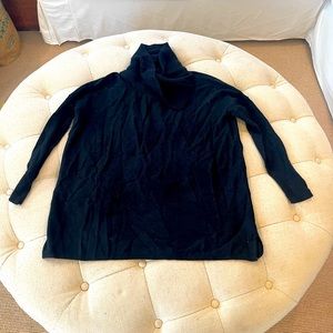 Kinross women’s black cashmere turtleneck sweater